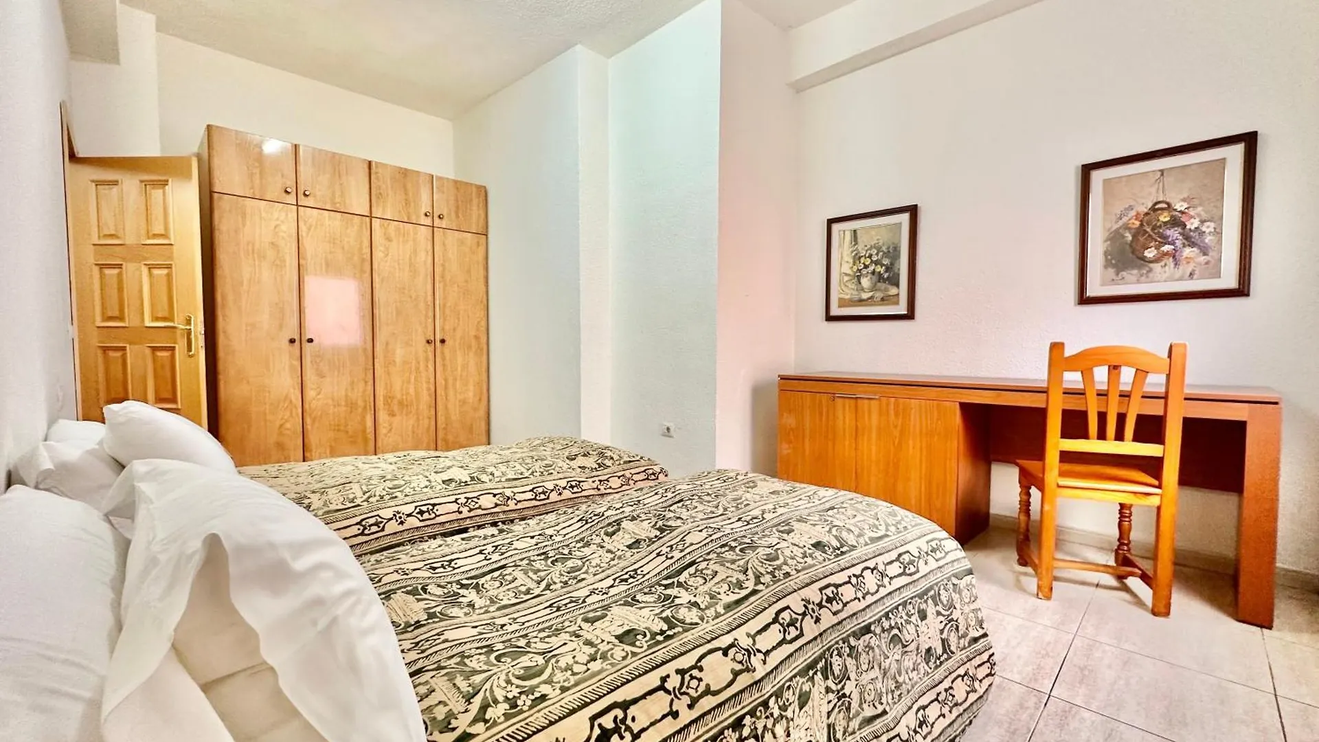 Alta Beachside Apartments بويرتو ذي لا كروز 0*,  إسبانيا