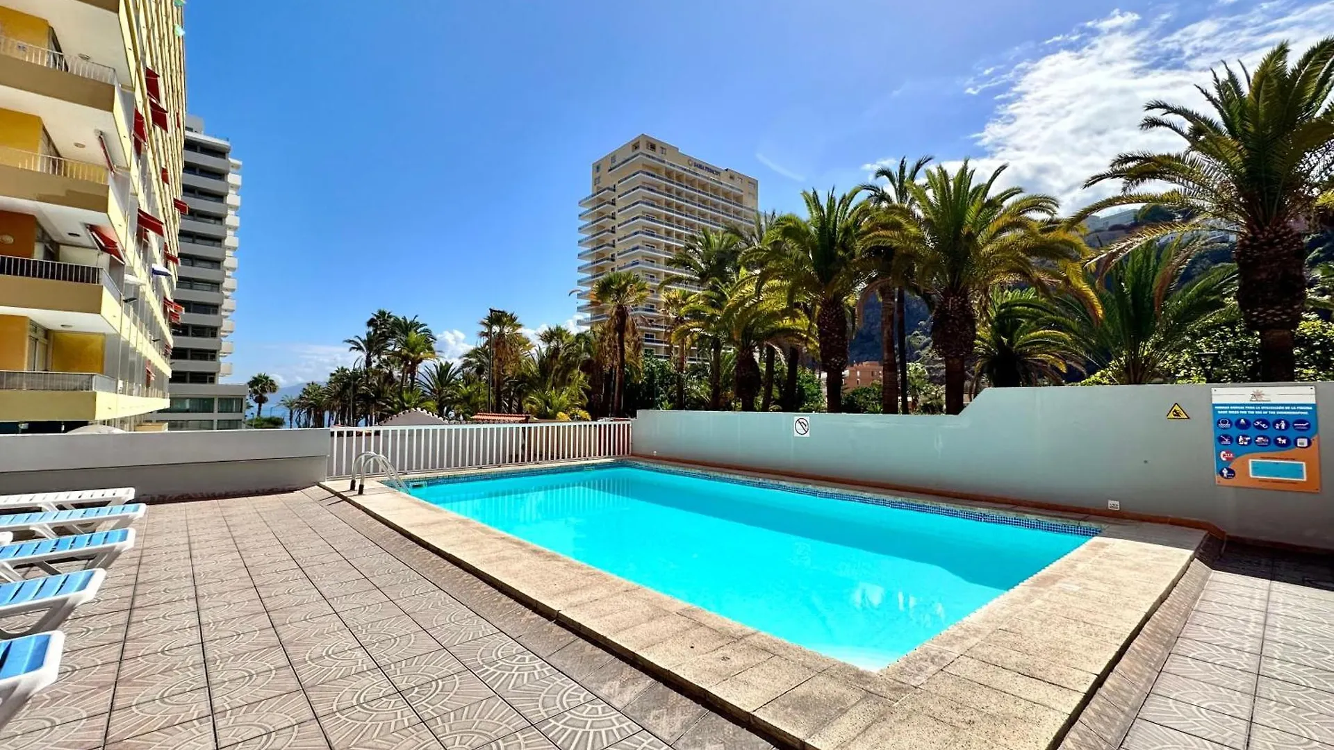 Alta Beachside Apartments بويرتو ذي لا كروز 0*,  إسبانيا